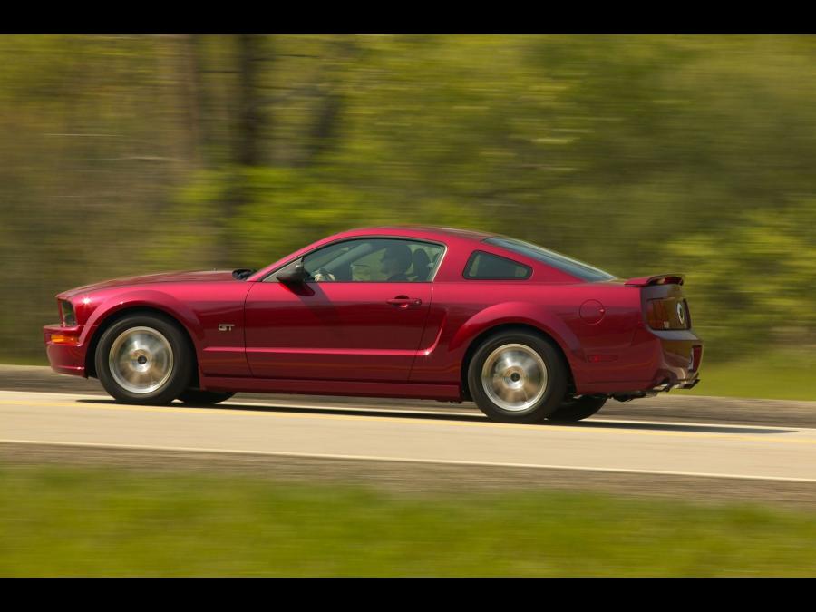  Ford Mustang GT 2005 года  (фото 50 из 209)